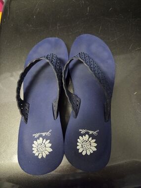 Yellow Box Blue Women's Sparkly Wedge Flip Flop Sandal. Size 10